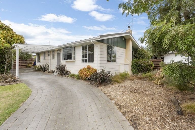 Photo of property in 15 Rennie Avenue, Milson, Palmerston North, 4414