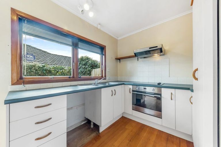 Photo of property in 2/43 Tramway Road, Beach Haven, Auckland, 0626