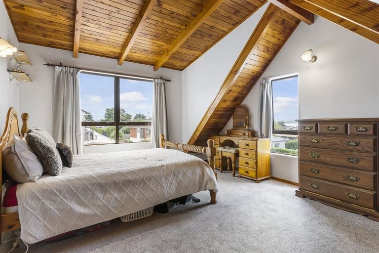 Photo of property in 76 Marine Parade, Mellons Bay, Auckland, 2014