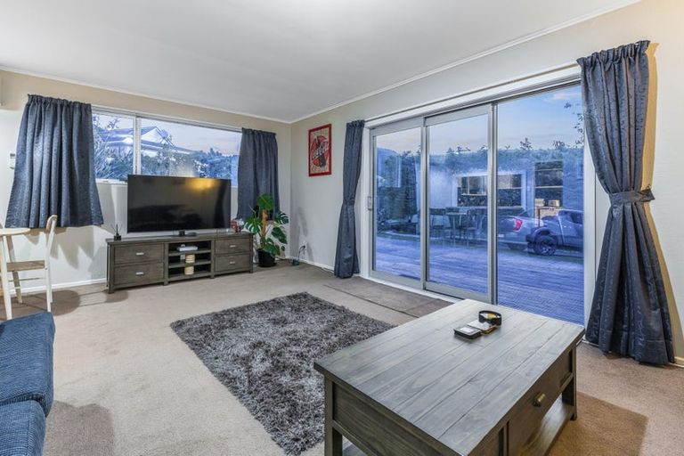 Photo of property in 8a Florio Terrace, Tawa, Wellington, 5028