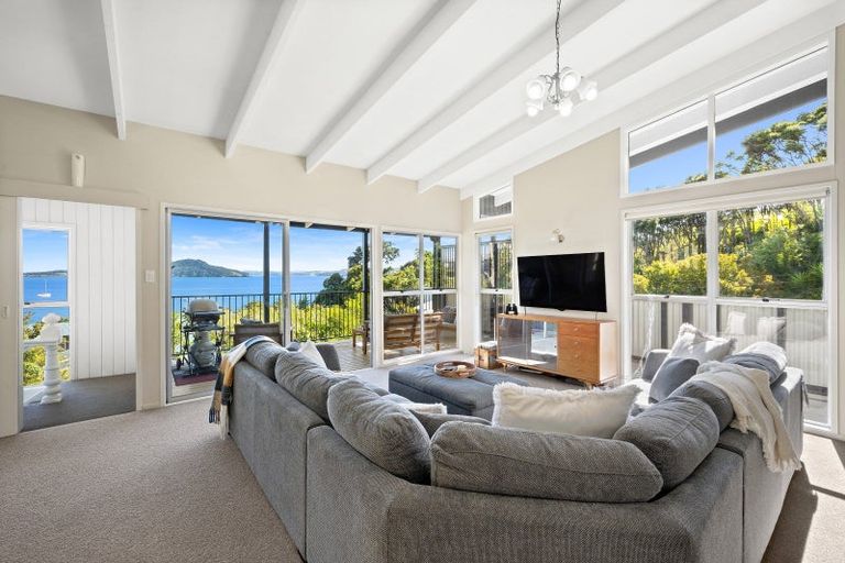 Property details for 99 Kawakawa Bay Coast Road, Kawakawa Bay, Papakura