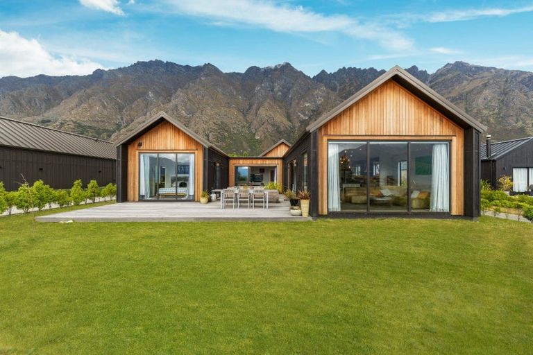 Photo of property in 19 Glenfiddich Road, Jacks Point, Queenstown, 9371