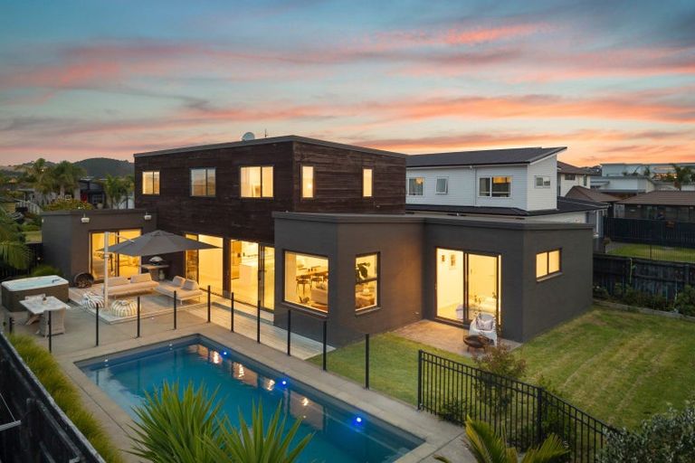 Photo of property in 32 Defender Crescent, Beachlands, Auckland, 2018