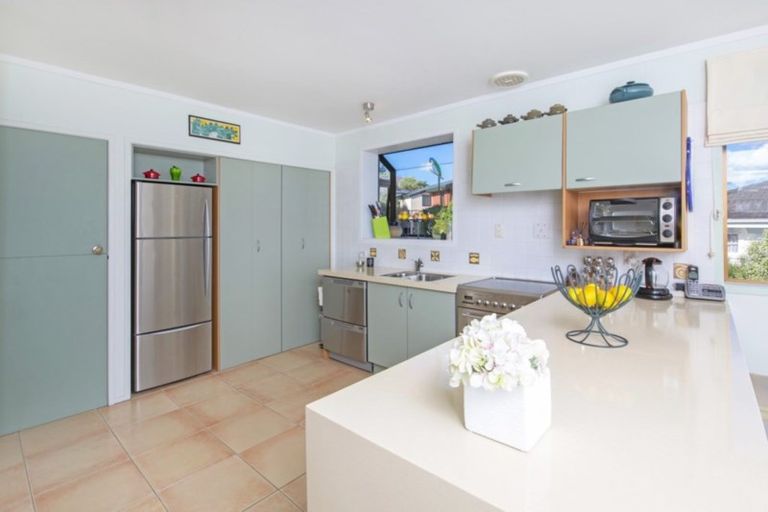 Photo of property in 2/86 Takutai Avenue, Half Moon Bay, Auckland, 2012