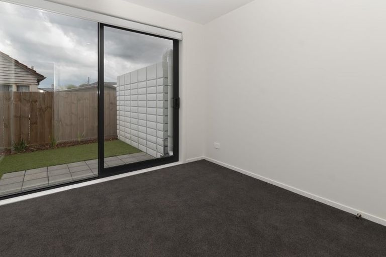 Photo of property in 13/1 Fruitvale Road, New Lynn, Auckland, 0600