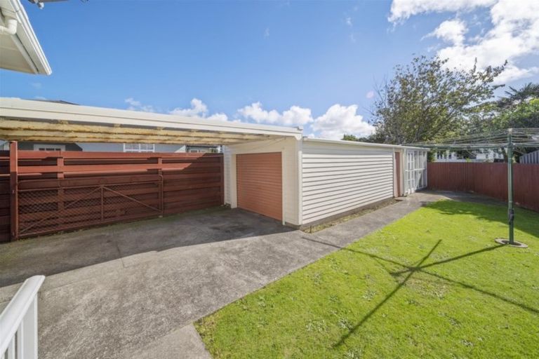 Photo of property in 13 Dixon Avenue, Hawera, 4610