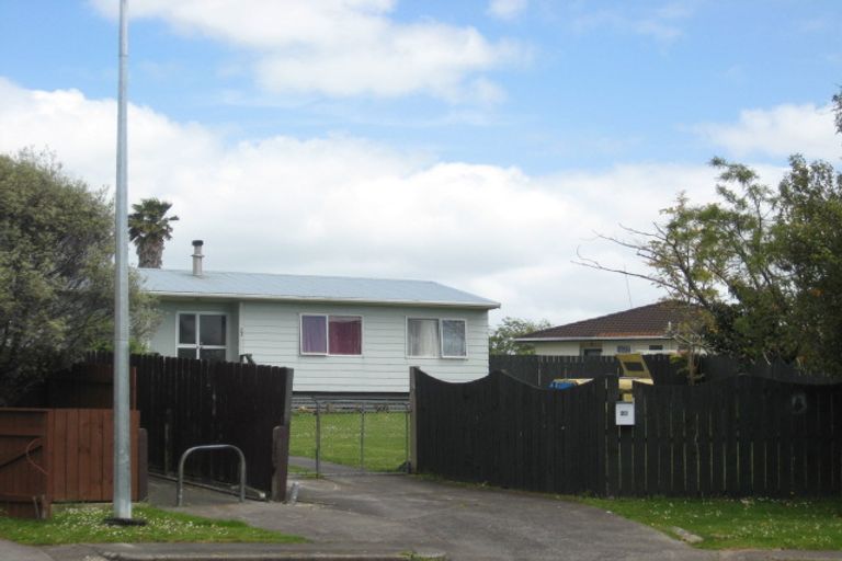Photo of property in 23 Cottrell Place, Clendon Park, Auckland, 2103