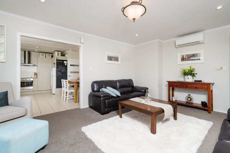 Photo of property in 4 Stafson Lane, Te Atatu Peninsula, Auckland, 0610