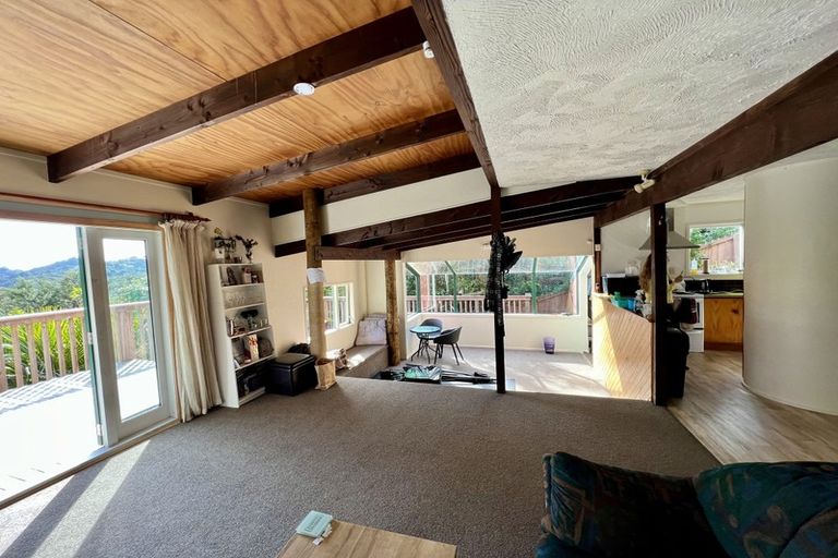 Photo of property in 65 Laingholm Drive, Laingholm, Auckland, 0604