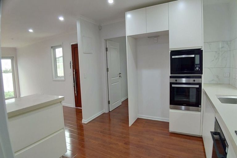 Photo of property in 36 Trias Road, Totara Vale, Auckland, 0629