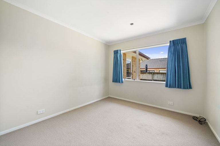 Photo of property in 17 Villino Place, Randwick Park, Auckland, 2105