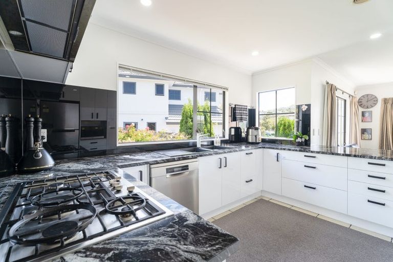 Photo of property in 53 Amesbury Drive, Churton Park, Wellington, 6037