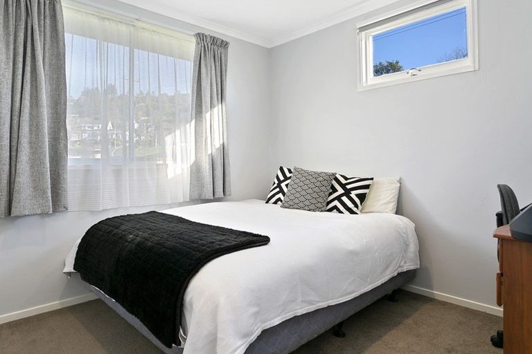 Photo of property in 11 Besley Place, Acacia Bay, Taupo, 3330