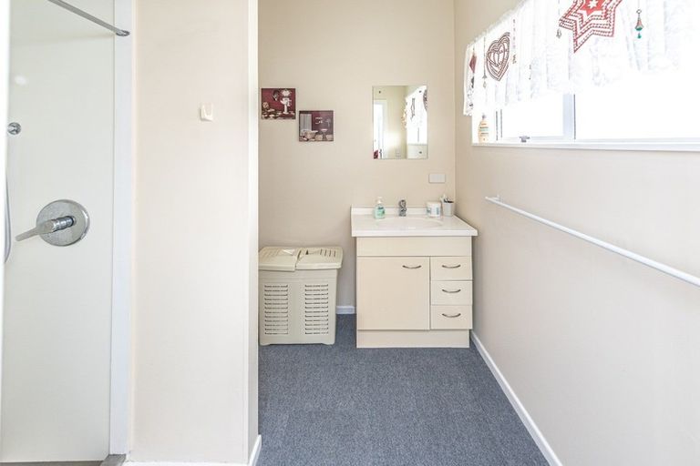 Photo of property in 27 Miro Street, Castlecliff, Whanganui, 4501