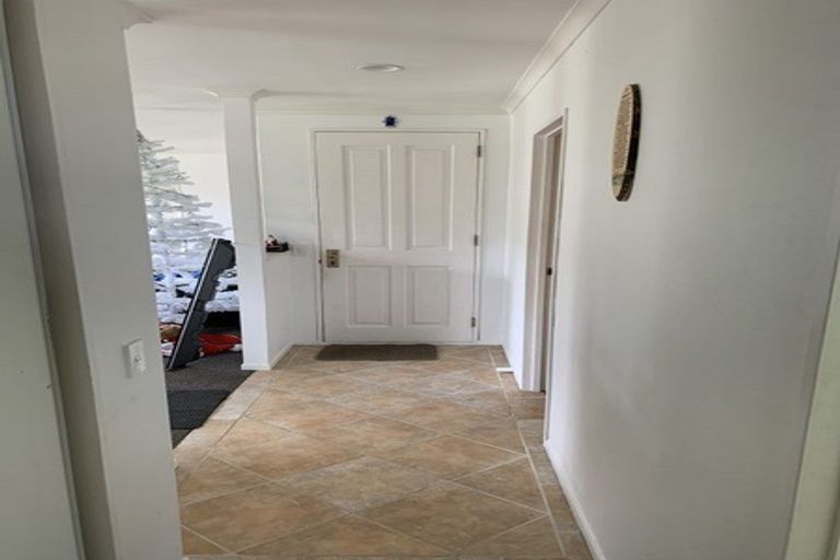 Photo of property in 37 Fernbrook Close, Burswood, Auckland, 2013