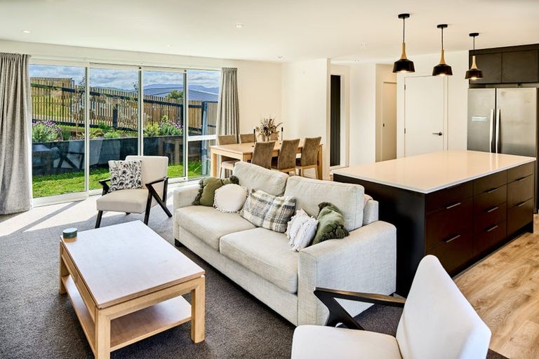 Photo of property in 10 Topsail Way, Whitby, Porirua, 5024