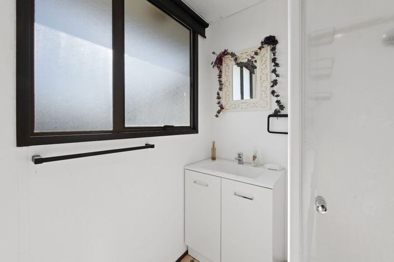 Photo of property in 121 Shifnal Drive, Randwick Park, Auckland, 2105