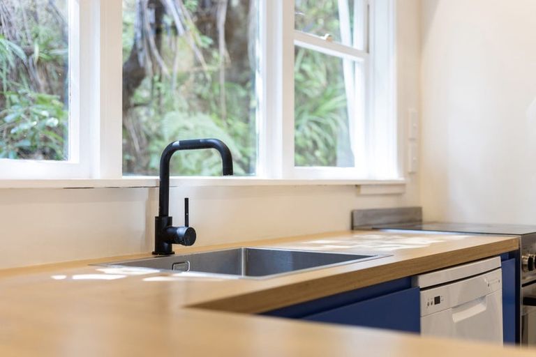 Photo of property in 2 The Rigi, Northland, Wellington, 6012