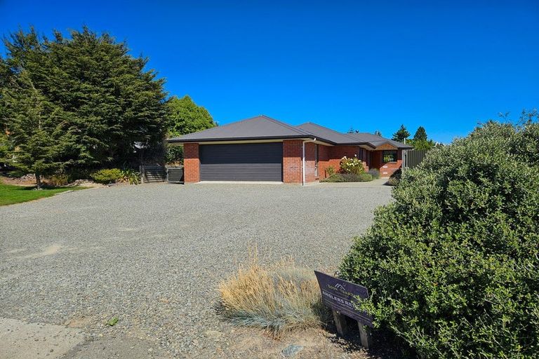 Photo of property in 1 Dwyer Place, Lake Tekapo, 7999