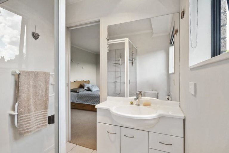 Photo of property in 56 Aquarius Drive, Kawaha Point, Rotorua, 3010