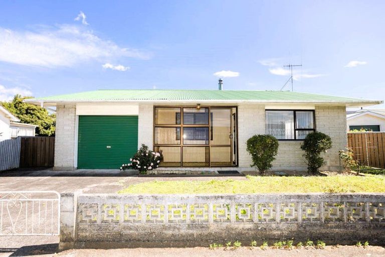 Photo of property in 17 Trafalgar Street, Dannevirke, 4930
