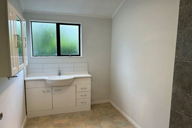 Photo of property in 2/30 Ribblesdale Road, Henderson, Auckland, 0612