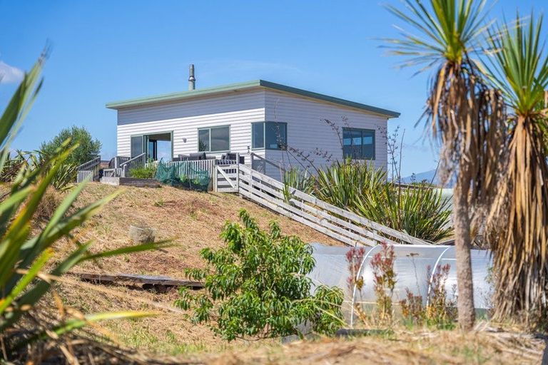 Photo of property in 17 Henham Lane, Waikawa Beach, Levin, 5573