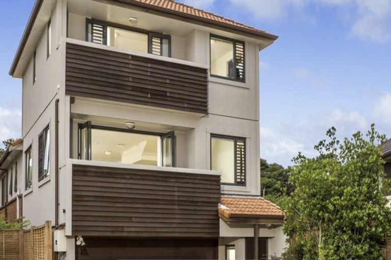 Photo of property in 28 Greenbough Lane, Greenhithe, Auckland, 0632