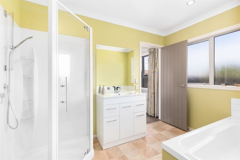 Photo of property in 7 Sumner Terrace, Aotea, Porirua, 5024