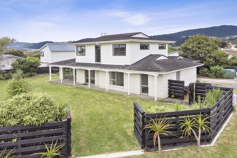 Photo of property in 1 Manawa Avenue, Raumati Beach, Paraparaumu, 5032