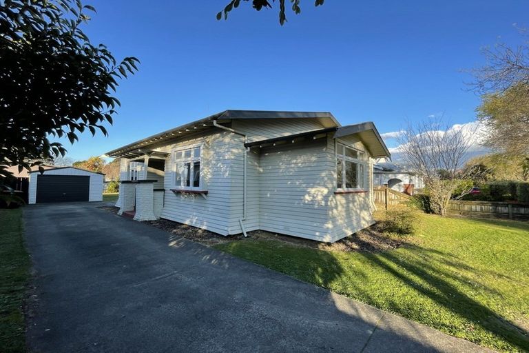 Photo of property in 11 Milverton Avenue, Hokowhitu, Palmerston North, 4410