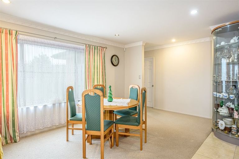 Photo of property in 39 Sapperton Drive, Henderson, Auckland, 0612
