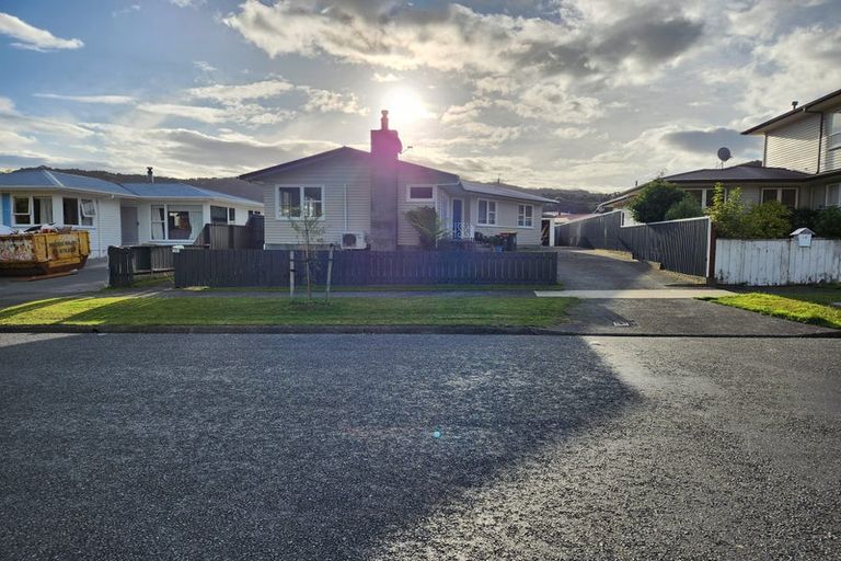Photo of property in 35 Meremere Street, Wainuiomata, Lower Hutt, 5014