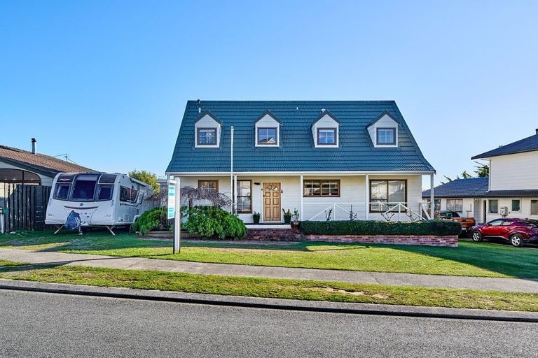 Photo of property in 6 Cleat Street, Whitby, Porirua, 5024