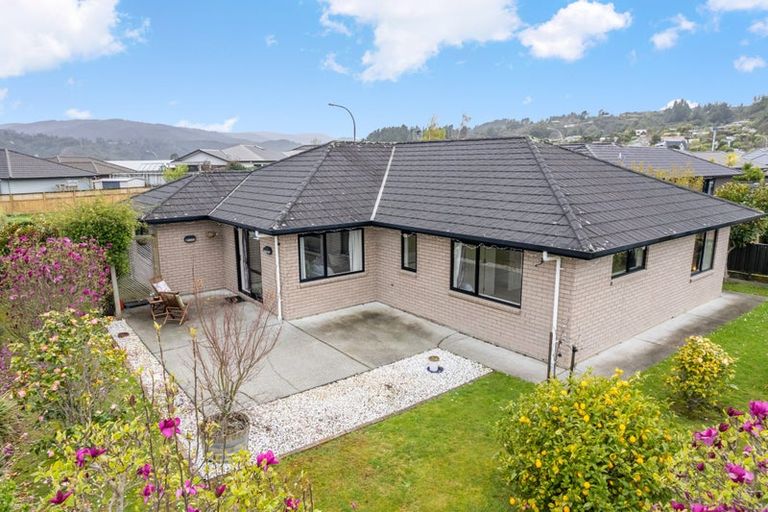 Photo of property in 48 Sunstone Crescent, Brown Owl, Upper Hutt, 5018
