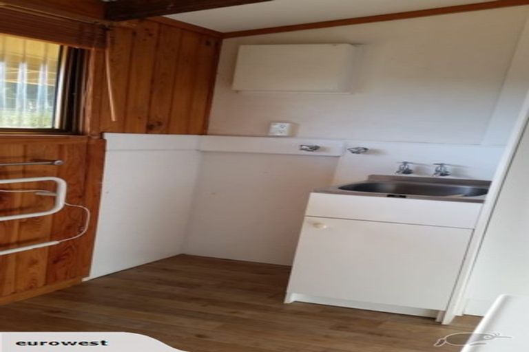 Photo of property in 34 Red Hills Road, Massey, Auckland, 0614