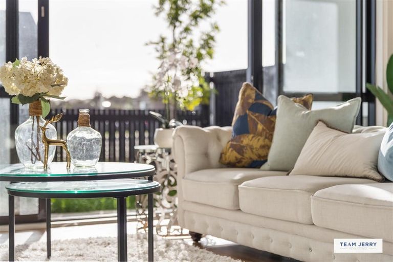 Photo of property in 2/1g Dishys Road, Flat Bush, Auckland, 2019