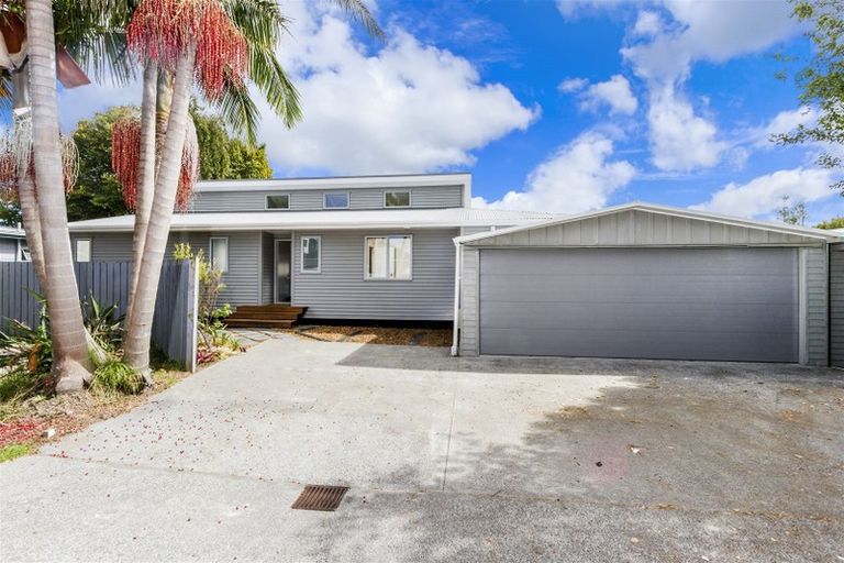 Photo of property in 208 Beach Haven Road, Beach Haven, Auckland, 0626