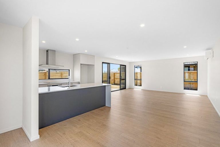 Photo of property in 13 Vista Crescent, Maoribank, Upper Hutt, 5018