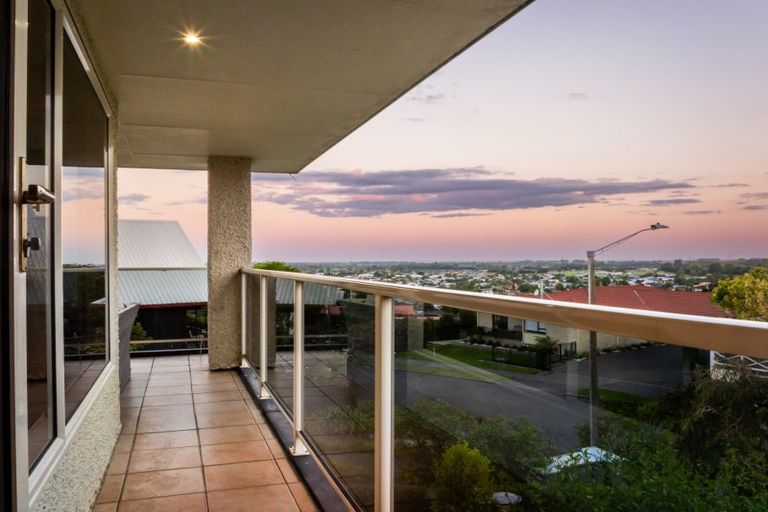 Photo of property in 76a Churchill Drive, Taradale, Napier, 4112