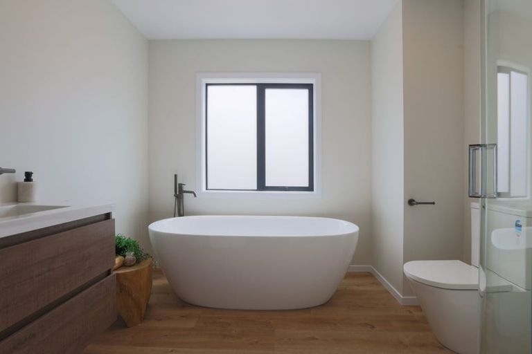 Photo of property in 272 Fergusson Drive, Heretaunga, Upper Hutt, 5018