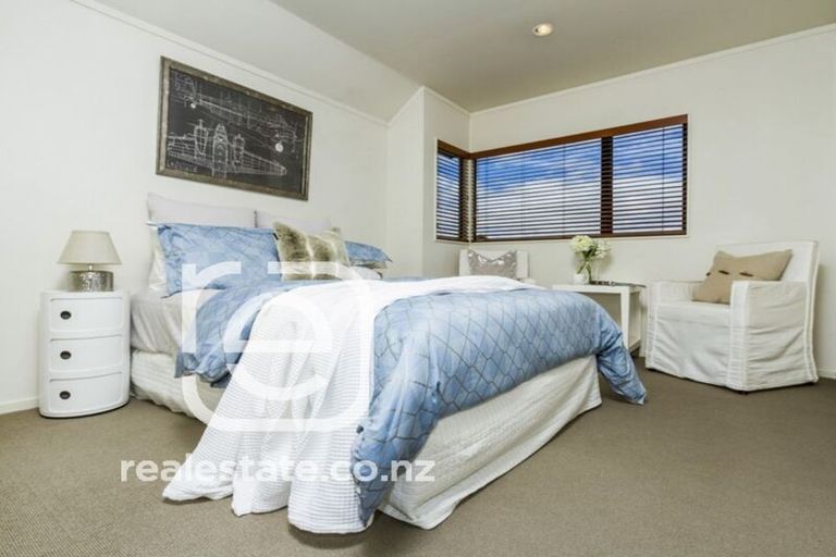 Photo of property in 1/112 Seaview Road, Glenfield, Auckland, 0629