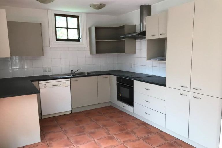 Photo of property in 56 Kelburn Parade, Kelburn, Wellington, 6012