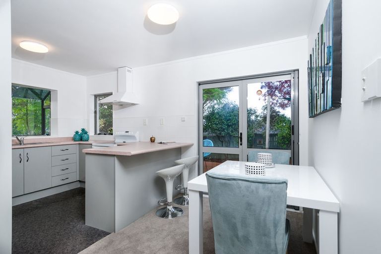 Photo of property in 76 Birdwood Road, Swanson, Auckland, 0612