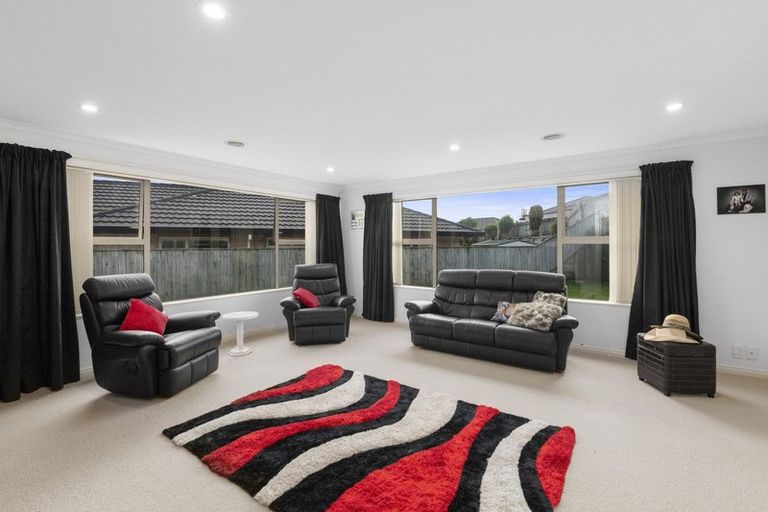 Photo of property in 15 Datum Way, Paraparaumu, 5032