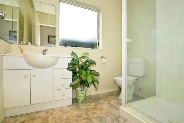 Photo of property in 10 Granville Drive, Massey, Auckland, 0614