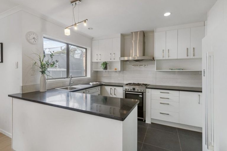 Photo of property in 4 Baronie Court, Half Moon Bay, Auckland, 2012