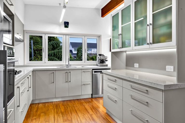 Photo of property in 12 Leatham Avenue, Strandon, New Plymouth, 4312