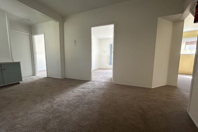 Photo of property in 392 Glenfield Road, Glenfield, Auckland, 0629