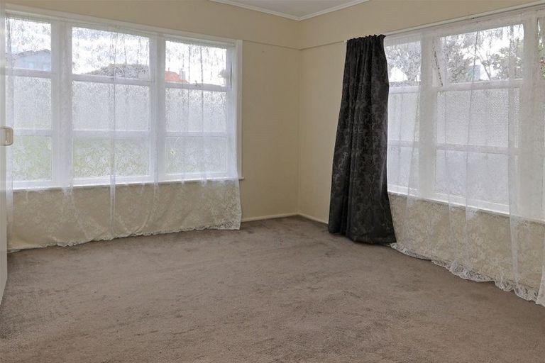 Photo of property in 4247 Great North Road, Glendene, Auckland, 0602